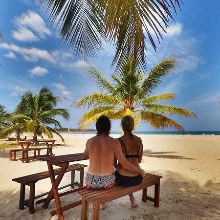 Aqua Marine Beach Resort Pasikuda Esterno foto