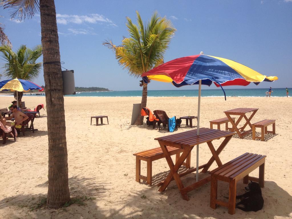 Aqua Marine Beach Resort Pasikuda Esterno foto