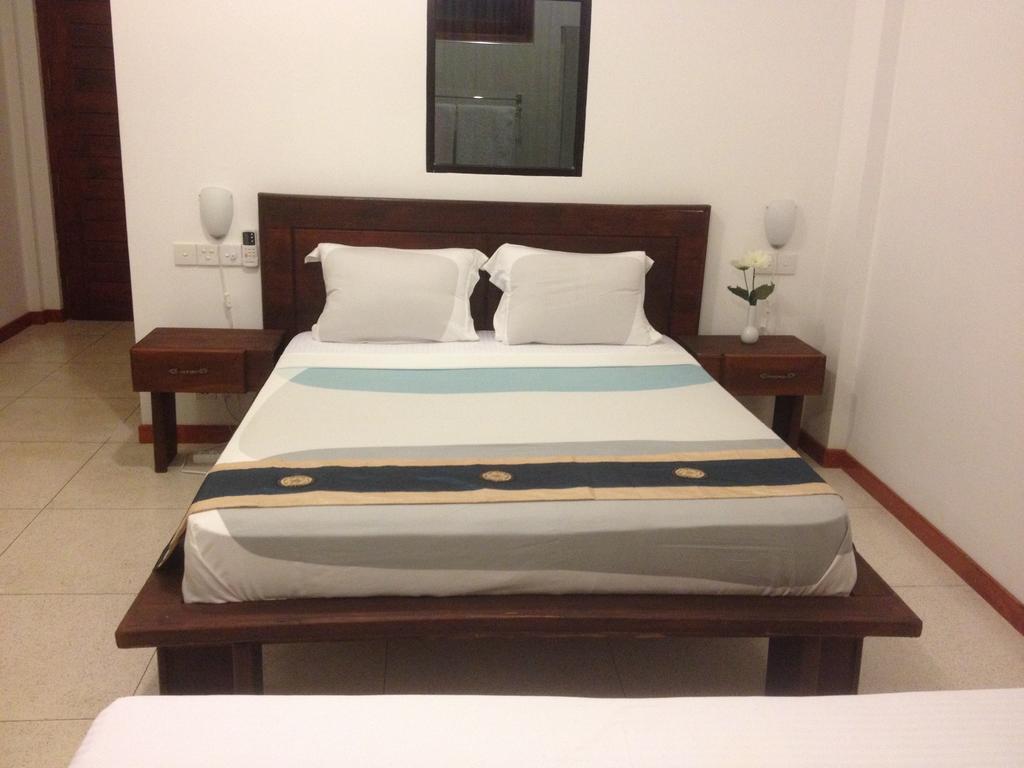Aqua Marine Beach Resort Pasikuda Esterno foto