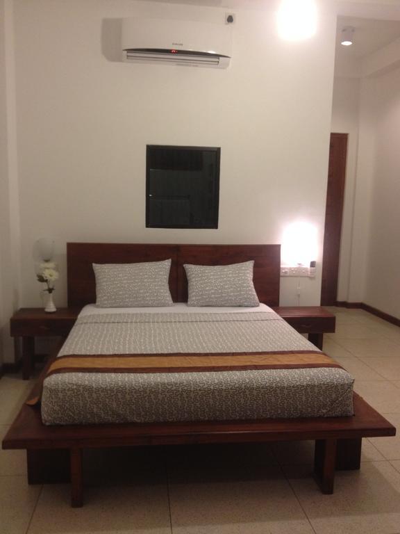 Aqua Marine Beach Resort Pasikuda Esterno foto