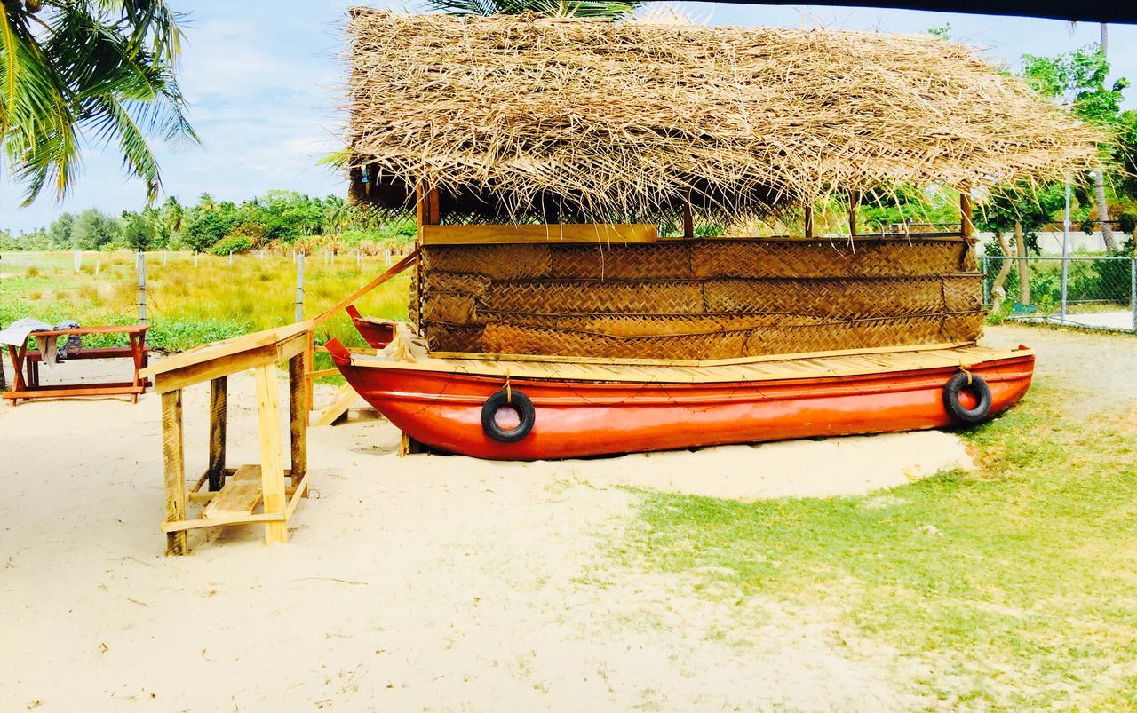 Aqua Marine Beach Resort Pasikuda Esterno foto