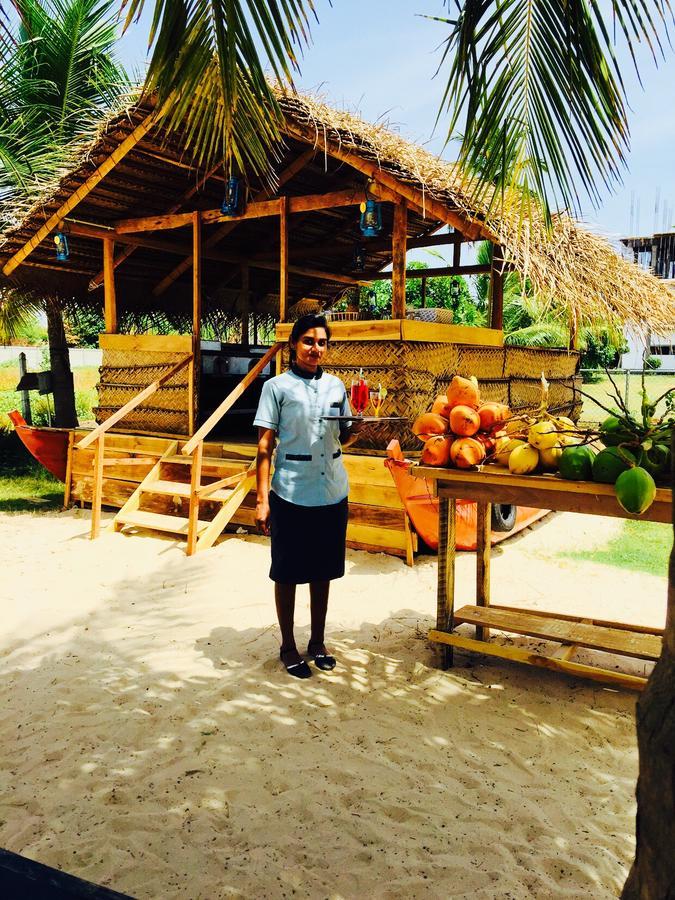 Aqua Marine Beach Resort Pasikuda Esterno foto